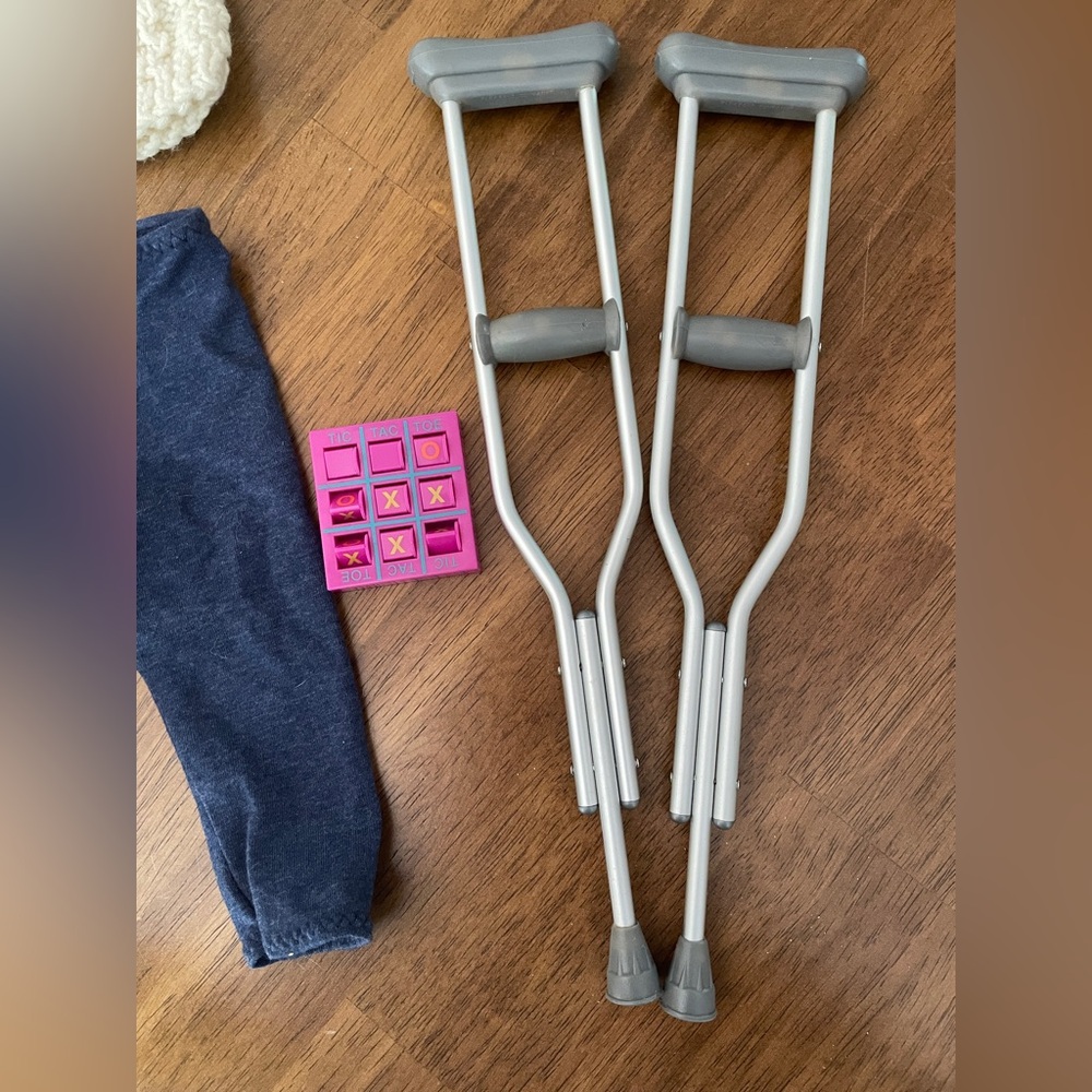 American Girl Apres Ski Outfit, Cast & Crutches Set - Picture 5 of 9